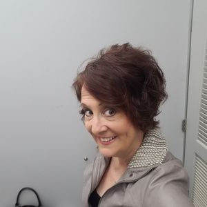 Meet your Posher, Debbie